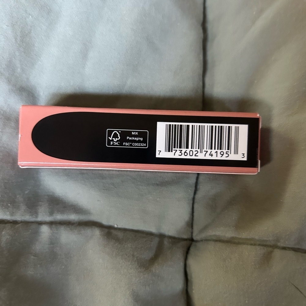 M·A·C M·A·Cximal Sleek Satin Lipstick in Fleshpot - Picture 5 of 7